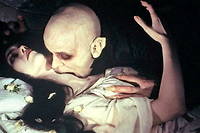 En 1979, le réalisateur allemand Werner Herzog revisite le classique  Nosferatu  avec Klaus KInski et Isabelle Adjani.
