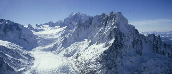 Le maire de Saint-Gervais, en Haute-Savoie, a porte plainte contre deux alpinistes qui ont passe une nuit au sommet du mont Blanc et publie une video de leur expedition sur YouTube. (image d'illustration)
