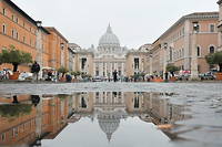 La basilique Saint-Pierre est l'un des lieux les plus saints du christianisme, puisqu'elle abrite la sepulture de saint Pierre, premier eveque de Rome.
