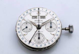 À l’occasion de la vente aux enchères horlogères du 19 janvier prochain chez Antiquorum Monaco, retour sur l’histoire d’un modèle iconique de la marque à la couronne. 
