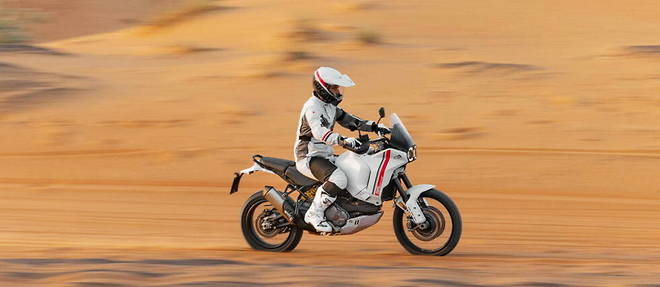 La Ducati DesertX est inspiree de la Cagiva Elefant, qui brilla sur le Paris-Dakar.
