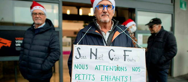 La greve de la SNCF pendant les fetes a suscite la colere de quelques grands-parents prives de la presence de leurs petits-enfants.
