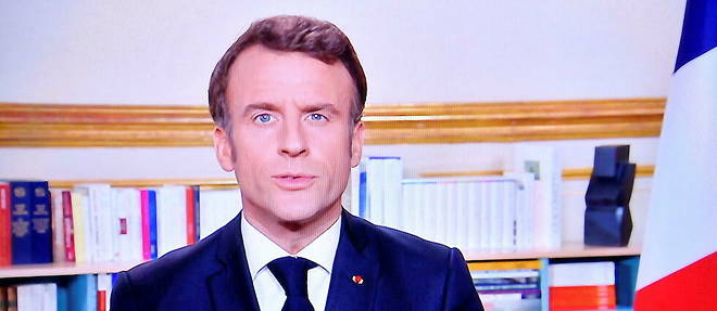 Du palais de l'Elysee, le president Emmanuel Macron presente ses voeux aux Francais, le 31 decembre 2022.
