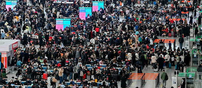 L'affluence des grands jours dans la gare Hongqiao de Shanghai, le 11 janvier 2023.
