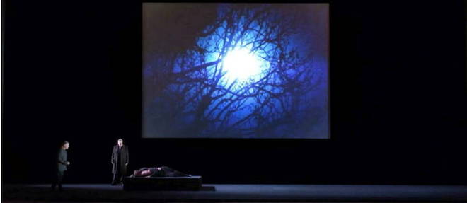 Les sequences filmees de Bill Viola pour ce Tristan et Isolde appuient la dramaturgie de l'opera sous la forme de tableaux allegoriques intervenant dans quelques moments cles de la narration.
