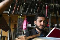 Au Far West pakistanais, une biblioth&egrave;que se fait une place pr&egrave;s d'un grand march&eacute; d'armes