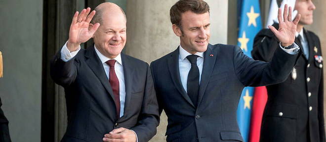 Le president Emmanuel Macron et le chancelier allemand Olaf Scholz, le 26 octobre 2022, au palais de l'Elysee.
