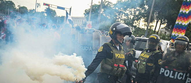 La presidente Dina Boluarte a appele les Peruviens a manifester dans la << paix >> et dans le << calme >>.

