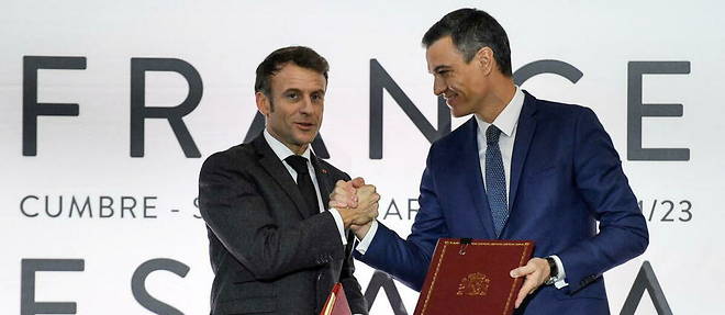 Emmanuel Macron est en Espagne pour un sommet avec le Premier ministre espagnol Pedro Sanchez.