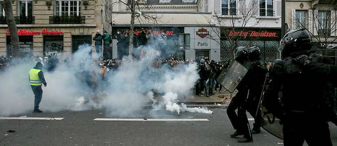 Des heurts sporadiques ont eu lieu en marge de la manifestation contre la reforme des retraites, jeudi a Paris.
