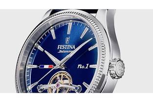  Destinee a celebrer le 120 e  anniversaire de la marque Festina aujourd'hui espagnole mais nee en Suisse en 1902, cette montre met en avant la presence dans son boitier d'un mecanisme automatique francais.
