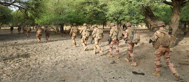Des soldats de l'armee francaise mobilises dans la foret de Tofa Gala au Burkina Faso.
