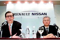 Louis Schweitzer, patron de Renault, et Yoshikazu Hanawa, son homologue de Nissan, en 1999.
