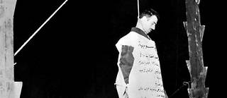  Eli Cohen a été pendu en place publique à Damas, le 18 mai 1965. Sur son corps figurent les grandes lignes du jugement actant cette condamnation. La Syrie refuse toujours de rendre la dépouille à la famille. 