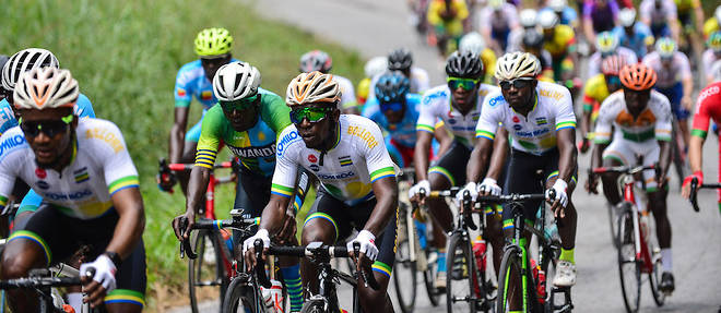 The Gabonese team in the Tropicale peloton.
