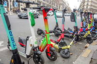 Plus de 400 accidents liés aux trottinettes électriques ont été répertoriés à Paris en 2022, faisant 3 morts et 459 blessés. (image d'illustration)
