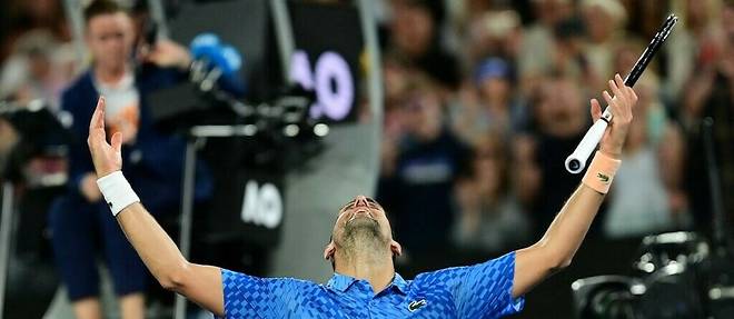 Novak Djokovic a remporte dimanche la finale de l'Open d'Australie face au Grec Stefanos Tsitsipas (6-3, 7-6, 7-6).
