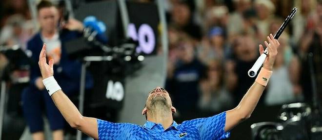 Novak Djokovic a remporté dimanche la finale de l'Open d'Australie face au Grec Stefanos Tsitsipas (6-3, 7-6, 7-6).
