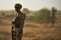 Des soldats de l'armee francaise au Sahel surveillent une zone rurale lors de l'operation Bourgou IV dans le nord du Burkina Faso, le long de la frontiere avec le Mali et le Niger. (Photo d'archive de 2019).
