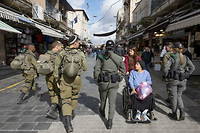 Des soldats israéliens patrouillent dans le centre de Jérusalem, le 30 janvier 2023.
