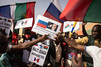 Manifestants affichant leur préférence pour la Russie, à Ouagadougou (Burkina Faso), en février 2022.
