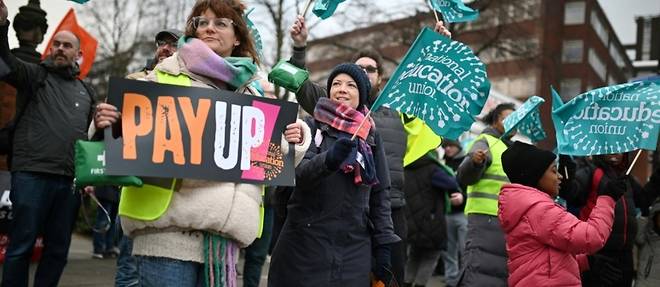 Royaume-Uni: des milliers d'enseignants dans la rue lors d'une journee de greves massives