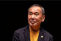 L'écrivain japonais Haruki Murakami participe à une conférence de presse à la Maison internationale de la littérature de Waseda, le 22 septembre 2021.
