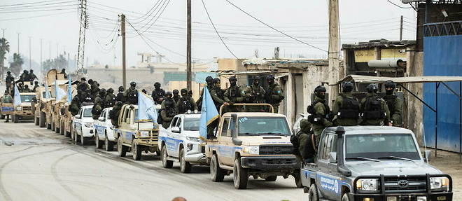 Les forces de securite kurdes menent un raid le 28 janvier 2023 a Raqqa, l'ancienne capitale du  califat  de Daech, pour tenter de demanteler les cellules djihadistes qui pullulent toujours en ville. 