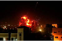 Palestiniens et Israel ont echange roquettes et missiles en pleine nuit.
