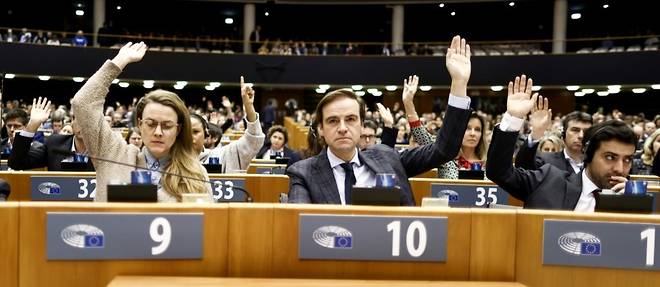 Corruption: le Parlement europeen leve l'immunite de deux elus