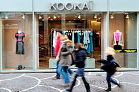 Kookaï compte 121 boutiques en France.
