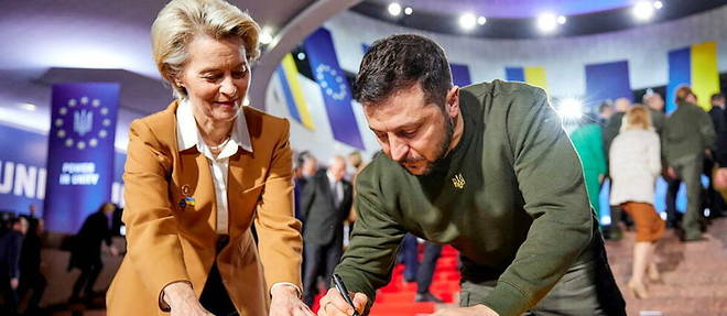 Volodymyr Zelensky et Ursula von der Leyen a la veille du sommet Ukraine-UE a KIev, le 2 fevrier.

