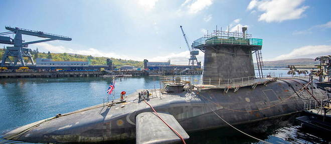 Le sous-marin HMS Vanguard est capable d'emporter des missiles Trident porteurs de charge nucleaire, ici, le HMS Vigilant de la meme classe (illustration)
