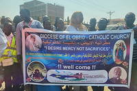 Preuve de l'espoir fou place dans la visite du pape au Sud-Soudan : une delegation du Soudan, pays ou est appliquee la charia, est venue specialement a Juba pour voir le Saint-Pere.
