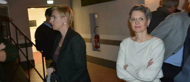 Clementine Autain et Sandrine Rousseau se sont mobilisees contre la reforme des retraites, vendredi soir, a Ales dans le Gard.
