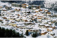 Station de Courchevel Le Praz à 1 300 mètres et sous la neige,  premier niveau composant la vallée du même nom.
