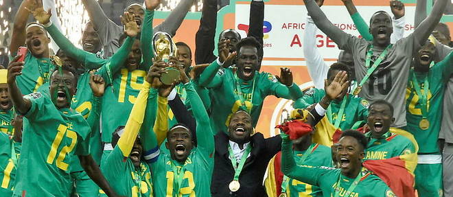 Aprres la CAN en 2022, le Senegal s'adjuge le Chan en 2023 : le football senegalais sur le toit de l'Afrique.
