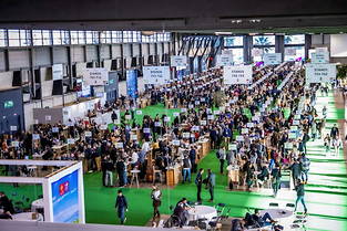 1 500 exposants, venus de 19 pays, ont participe au trentieme anniversaire du salon Millesime bio, qui s&#039;est tenu fin janvier a Montpellier.
