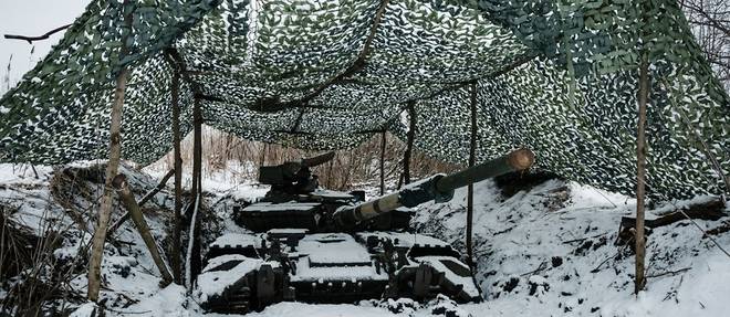 Sur le front, les soldats ukrainiens attendent plus d'obus et de chars
