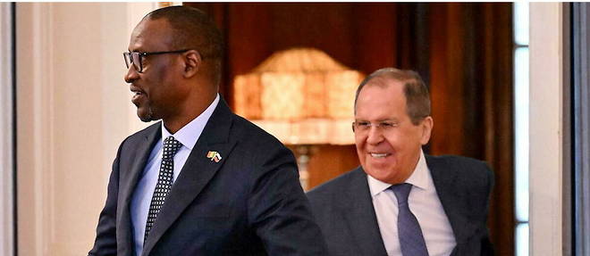 

Le chef de la diplomatie russe Serguei Lavrov et son homologue malien Abdoulaye Diop, au ministere russe des Affaires etrangeres, le 20 mai 2022.  


