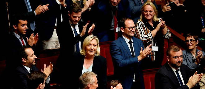 Marine Le Pen a affirme lundi que des deputees du RN ont recu des menaces lors de la premiere journee des debats concernant la reforme des retraites a l'Assemblee nationale. 
