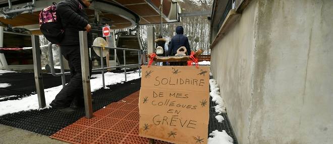 Greve contre les retraites: journee blanche pour les skieurs de Gourette