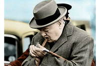  << Je suppose que si j'avais a revivre mon existence, il faudrait que j'evite de fumer. >>  Les cigares, qu'il a decouverts a Cuba en 1895, font partie integrante de l'image de Churchill. Il en consomme au moins cinq par jour.
