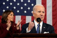 Le president americain Joe Biden, aux cotes de la vice-presidente Kamala Harris, prononce le discours sur l'etat de l'Union lors d'une session conjointe du Congres, le 7 fevrier 2023, a Washington.

