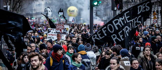 Pres de deux millions de manifestants en France pour la CGT et 757 000 pour l'Interieur ont defile, mardi 7 fevrier. 
