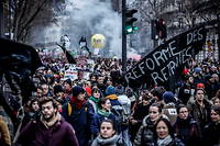 Pres de deux millions de manifestants en France pour la CGT et 757 000 pour l'Interieur ont defile, mardi 7 fevrier.
