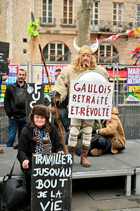
        Levee de boucliers. Mobilisation contre la reforme de retraites, a Paris, le 19 janvier 2023.