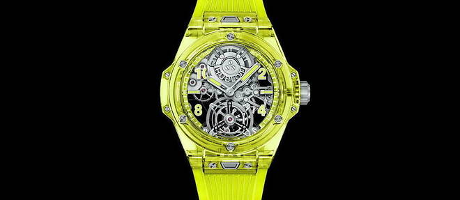 En quete perpetuelle de nouveaux defis, Hublot poursuit son exploration de teintes translucides inedites avec la presentation de la Big Bang Tourbillon Automatic Yellow Neon Saxem, devoilee lors de la derniere edition de la LVMH Watch Week. 
