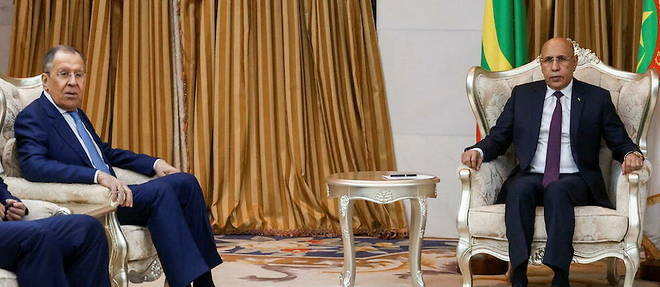 Le ministre russe des Affaires etrangeres Serguei Lavrov rencontre le president mauritanien Mohamed Ould Ghazouani, a Nouakchott, le 8 fevrier 2023. 