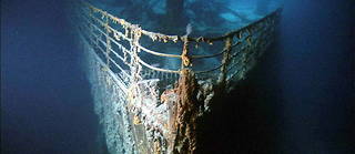 La proue du  Titanic , filmee par James Cameron dans son documentaire sorti en 2003.
